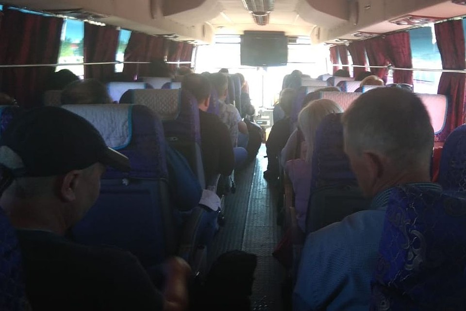 Из Краснодара в Ростов туристов отправили на автобусе. Фото: Денис ЖБИР.
