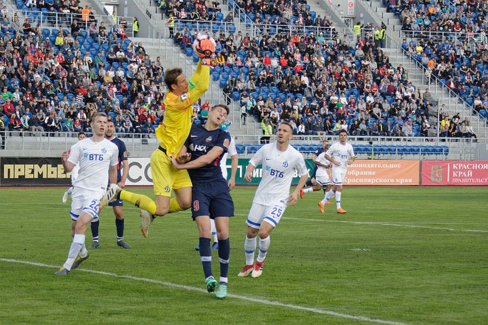 Игра была непредсказуемой и напряженной Фото: vk.com/fcenisey