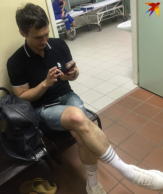 Помощник Бари Алибасова Сергей находится вместе с ним в больнице Фото: Кира БУЛЫЧЕВА