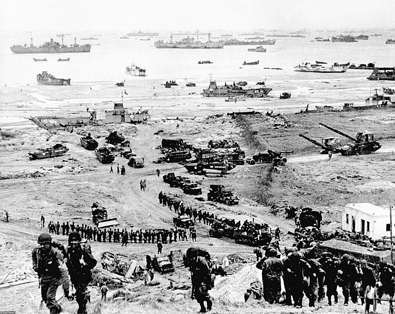 75 лет назад первый десант американцев, британцев и канадцев высадился в Нормандии Фото: EAST NEWS