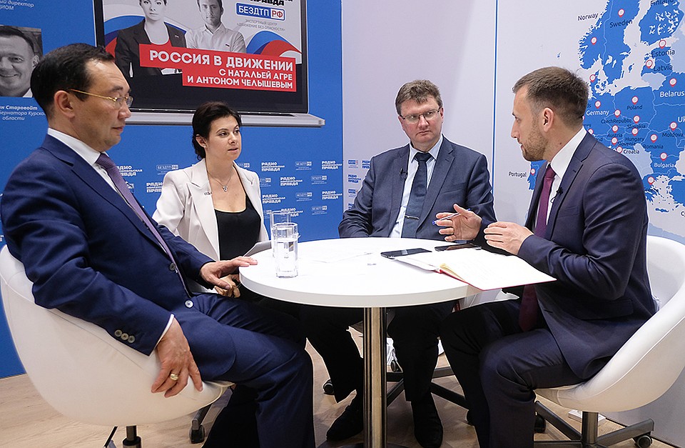 На ПМЭФ-2019 руководитель региона стал гостем программы «Россия в движения» на Радио «Комсомольская правда» Фото: Артем КИЛЬКИН