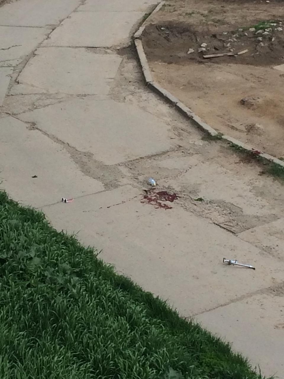 Тот самый кран, который разбил Саше голову так, что на асфальте остались лужи крови Фото: предоставлено родственниками погибшей Саши