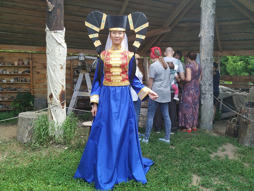 Художница сшила костюм, который нарисовала Фото: Вера ЦЫГАНКОВА