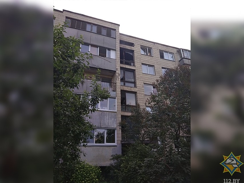 Оказалось, что загорелась кухня и коридор двухкомнатной квартиры на четвертом этаже. Фото: МЧС
