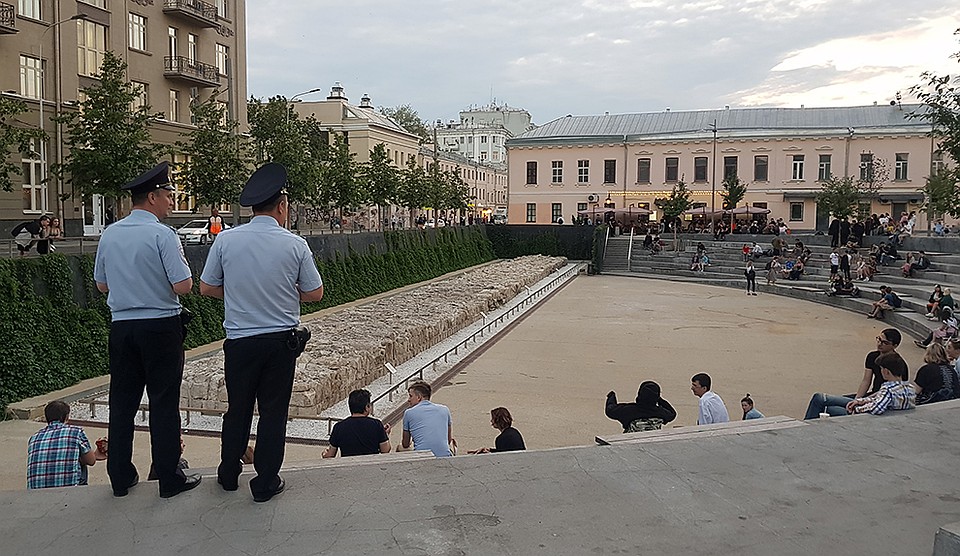 Музей под открытым небом превратился в «яму» для неформалов. Фото: Прокофьева Валентина