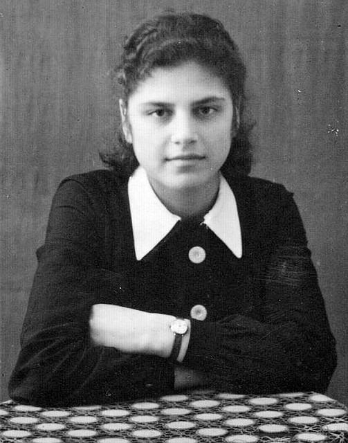 У Ежова была жена Евгения Хаютина, исключительно творческая натура