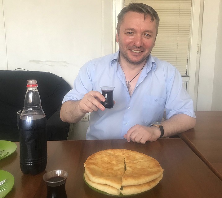 Владимир Бедукадзе с тостом за дружбу России и Грузии. Фото: Владимир ВОРСОБИН