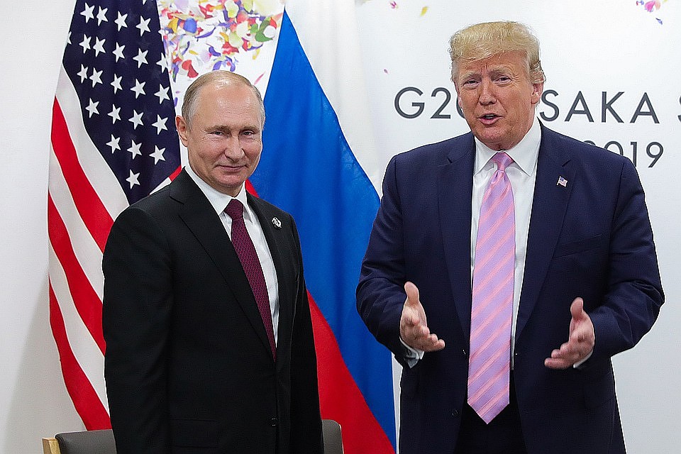 Президенты России и США Владимир Путин и Дональд Трамп перед началом переговоров в Осаке. Фото Михаил Климентьев/пресс-служба президента РФ/ТАСС