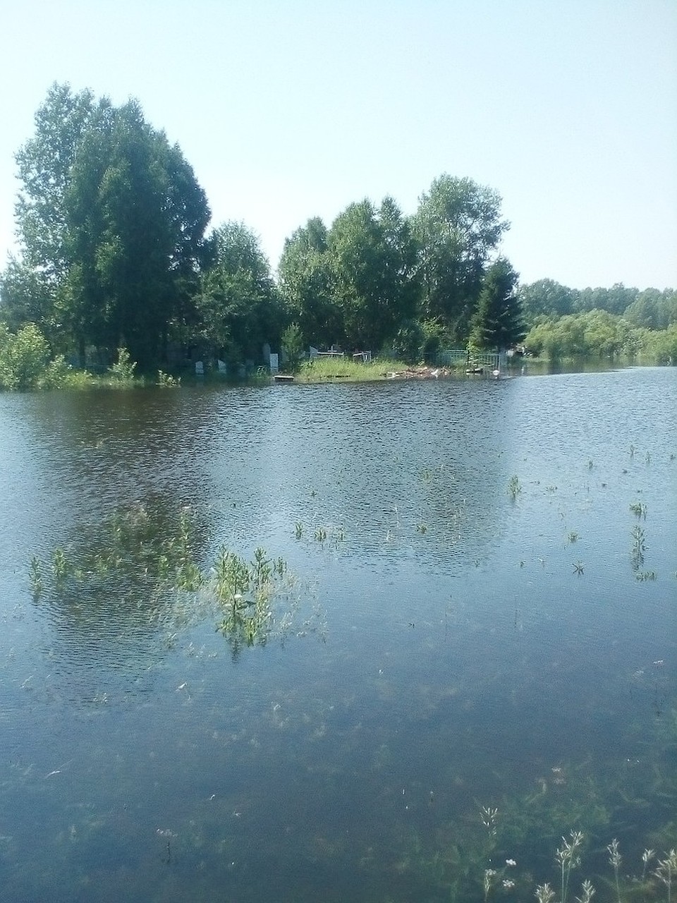 Подмывает могилы. Фото: ЧП - Канск.