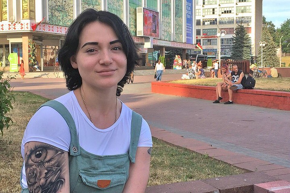 Александра боится огласки ее истории, но еще больше боится деспотичного отца, который после тюрьмы грозил ей расправой. Фото: соцсети.