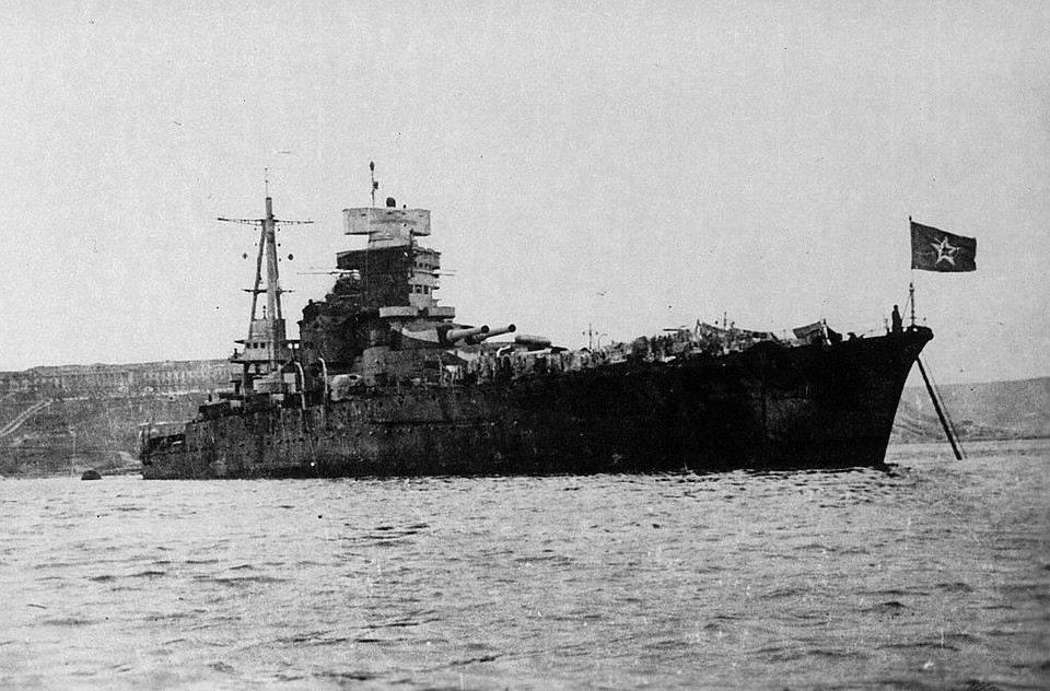 Линкор в бухте Севастополя в 1949 году. Фото: Wikimedia