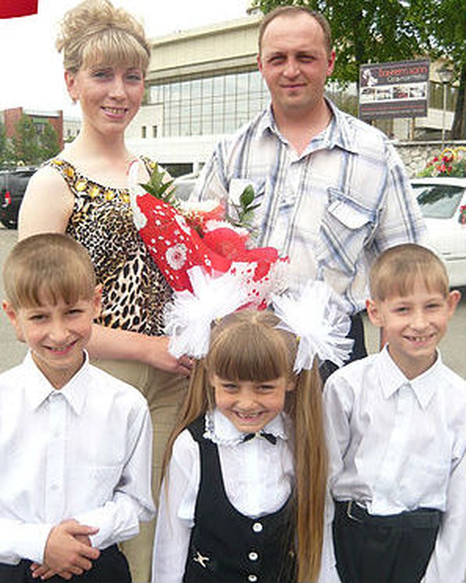 Середина 2000-х годов. Наталья с мужем и детьми. Фото: личный архив Натальи Невидимовой.