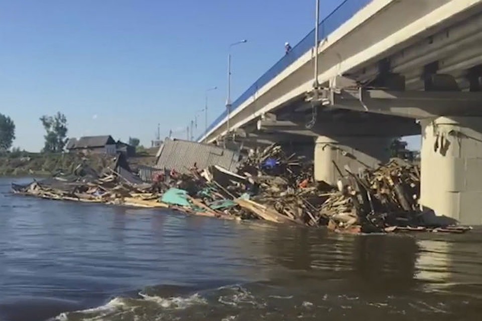 Разборы завалов продолжаются. Фото: ГУ МЧС России по Иркутской области