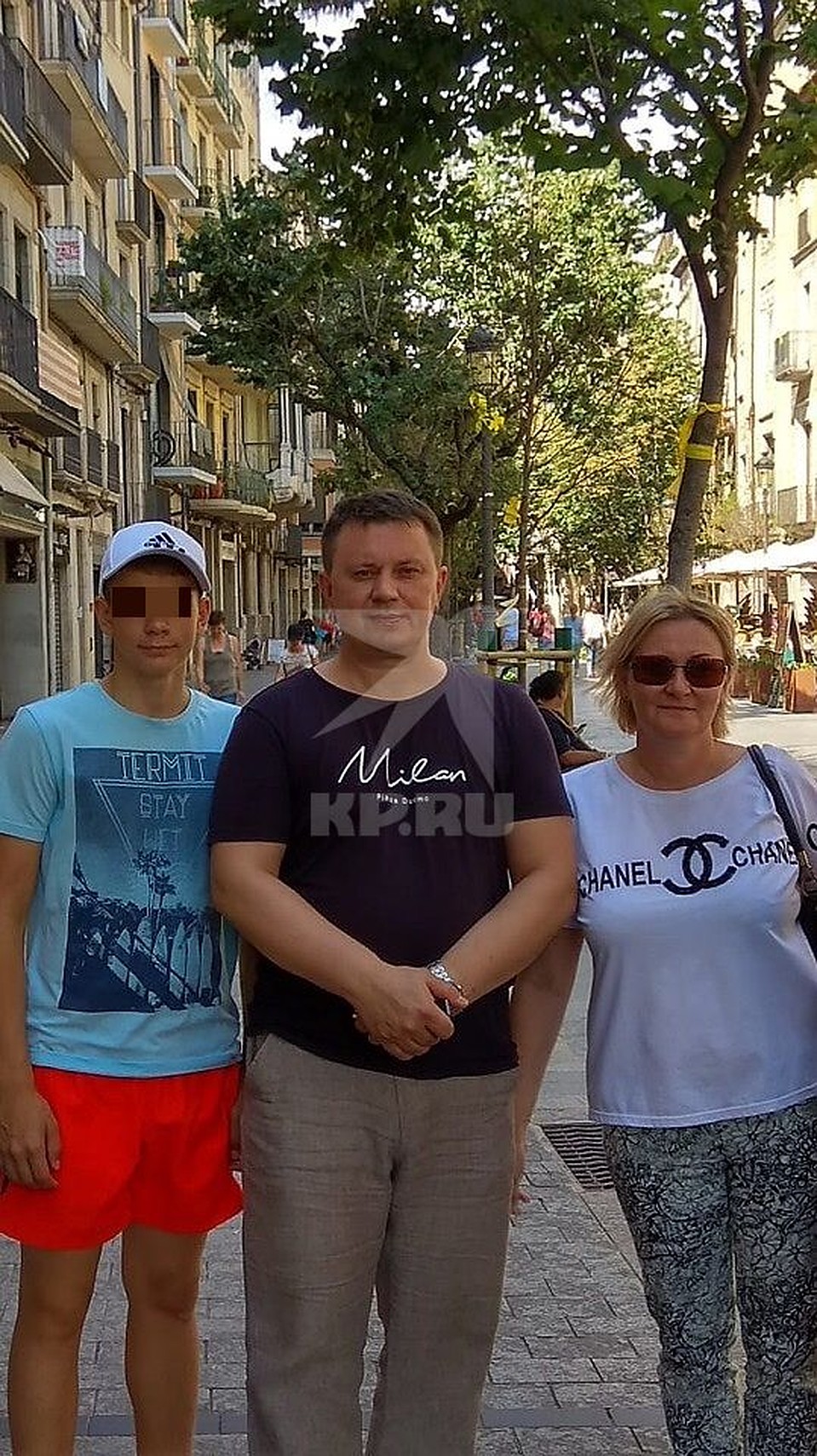 Ольга Хорошун и ее муж с сыном во время отпуска в Барселоне. Фото: предоставлено пострадавшими