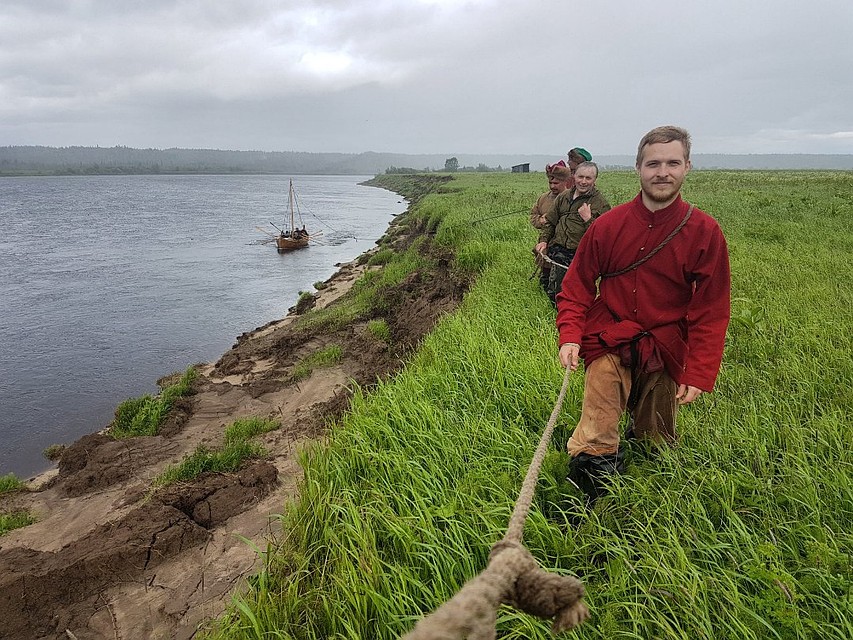 Часть пути ладью пришлось тащить на бечеве - как бурлакам в старину Фото: Рафаэль Галимуллин