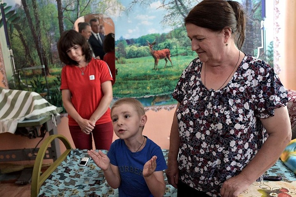 Матвей не постеснялся первым начать разговор с Владимиром Путиным. Фото: пресс-служба президента России