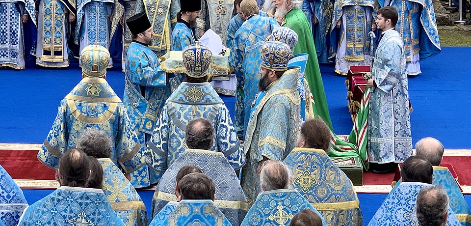 Начало богослужения. Фото: Татьяна РУМЯНЦЕВА