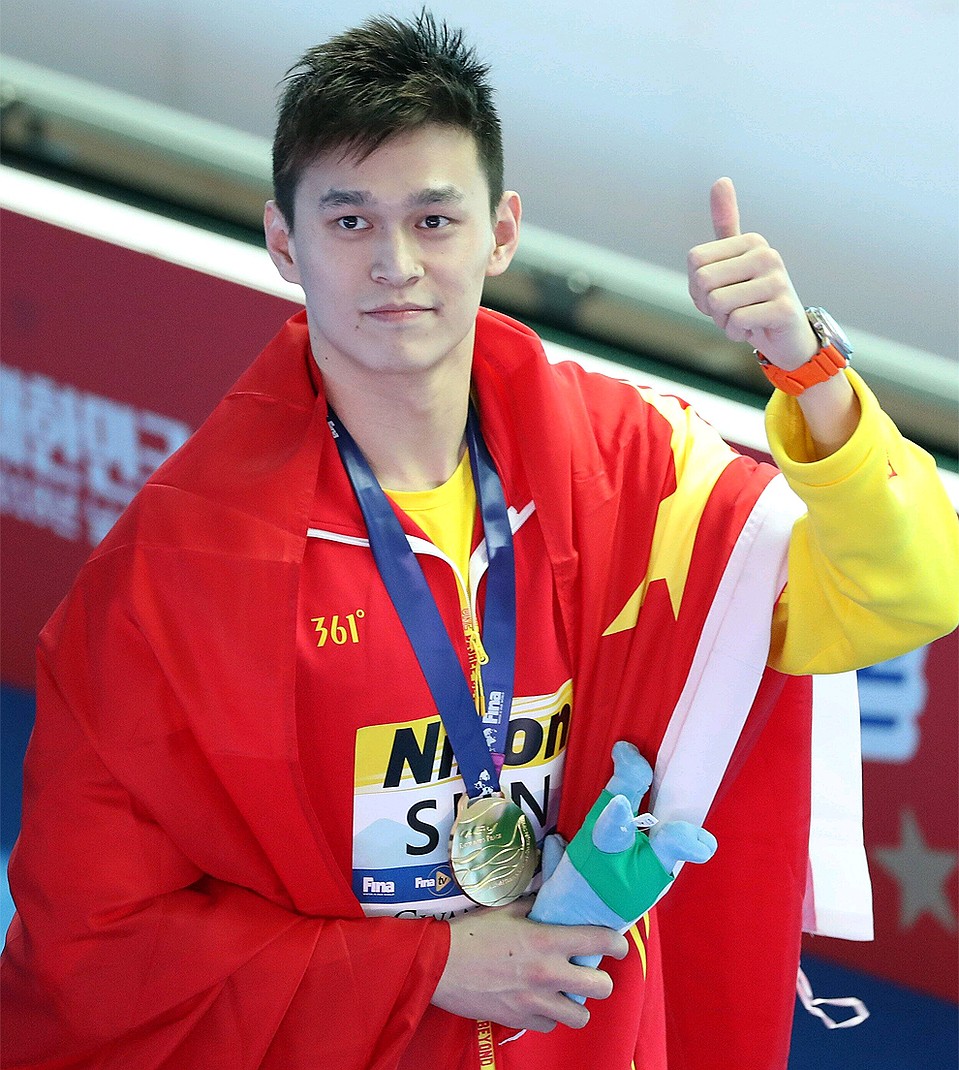 Cунь Ян с "золотом" чемпионата мира по водным видам спорта 2019 года. Фото: GLOBAL LOOK PRESS