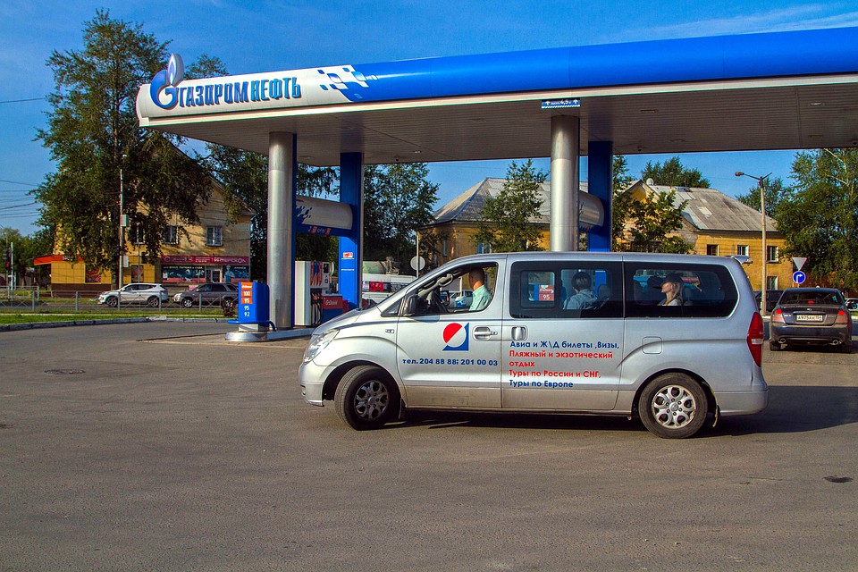 По дороге нам встретилась АЗС «Газпромнефть».