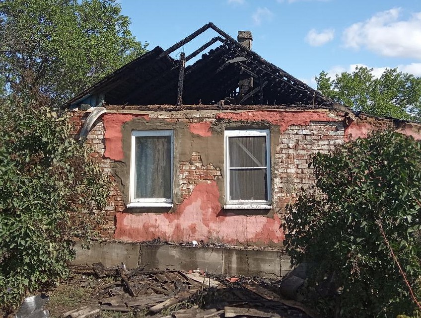 Говорят, что дом еще можно будет восстановить. Фото: ГУ МЧС России по РО.