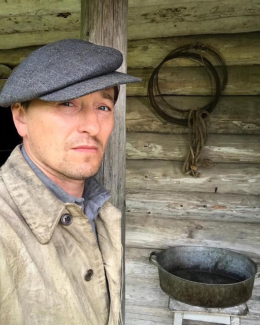 Фото: vk.com/sv_bezrukov. Сергей Безруков продемонстрировал костюм героя из новой роли.