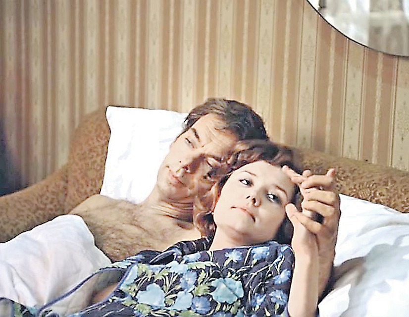 В роли слесаря Гоши Алексей Баталов, в роли Кати - Вера Алентова. Фото: Кадр из фильма