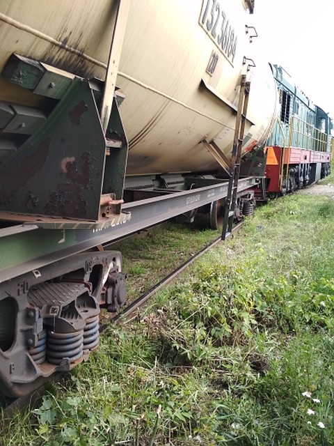 С рельс "соскочила" одна колесная пара