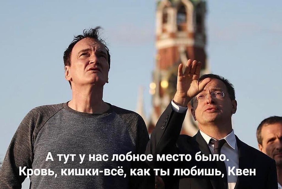 Прогулка российского министра с режиссером стала мемом. Вот такой вариант диалога предложили пользователи социальных сетей. Фото: Валерий Шарифулин/ТАСС