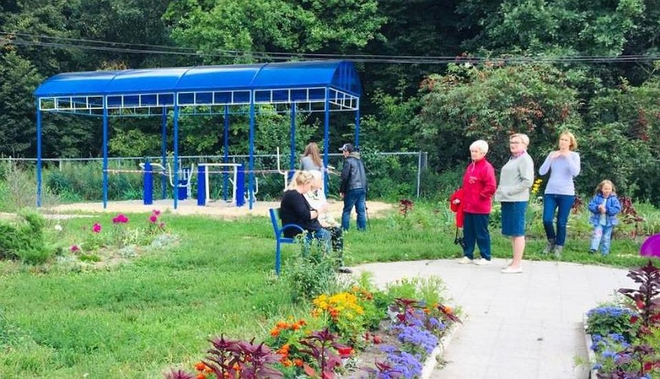 Площадка с тренажерами, установленная в поселке Мирный