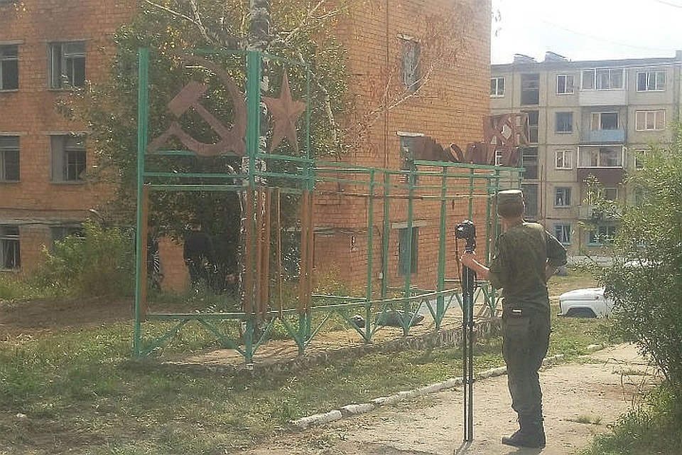 Саперы прочесывают территорию Фото: Диана ИВАНОВА