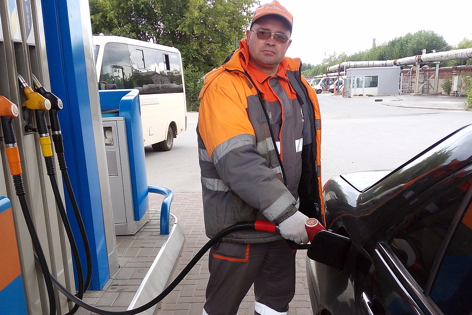 Сеть АЗС "Газпромнефть" делит с лидером 1-2 место. Фото: Павел АВЕРИН