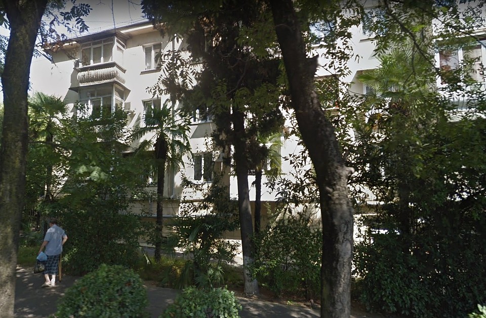 В этом доме живет семья с детьми-маугли. Фото: google.ru