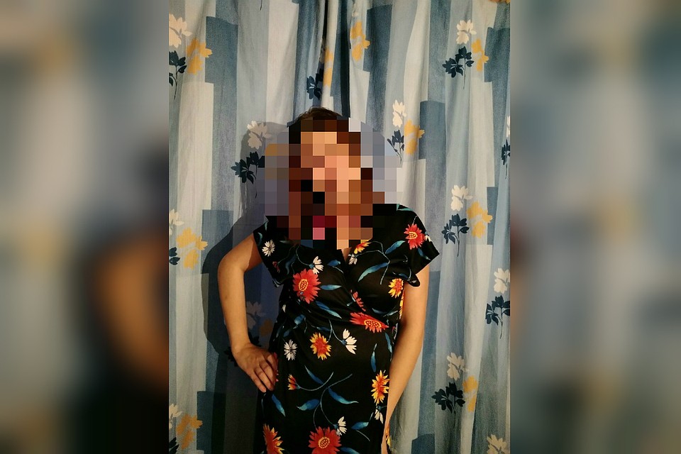 Мать привела с собой ребенка на застолье с двумя мужчинами. Фото: vk.com