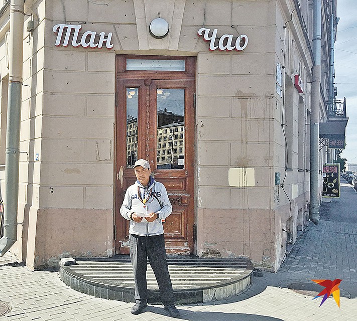 Наш герой Максим Николаев, по его словам, кинул хозяев этого китайского ресторана на 10 миллионов рублей. Фото: Ульяна СКОЙБЕДА