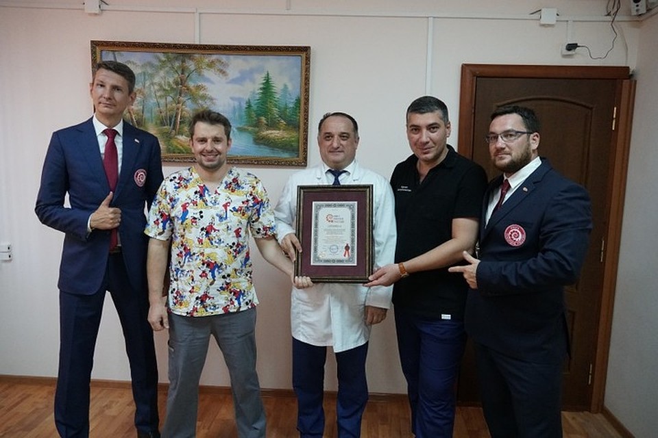 Хирурги после 53 операций