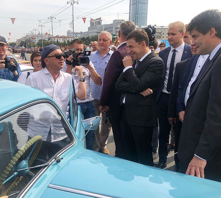 Шахрин поблагодарил политиков за уникальный подарок. Фото: Instagram Евгения Куйвашева