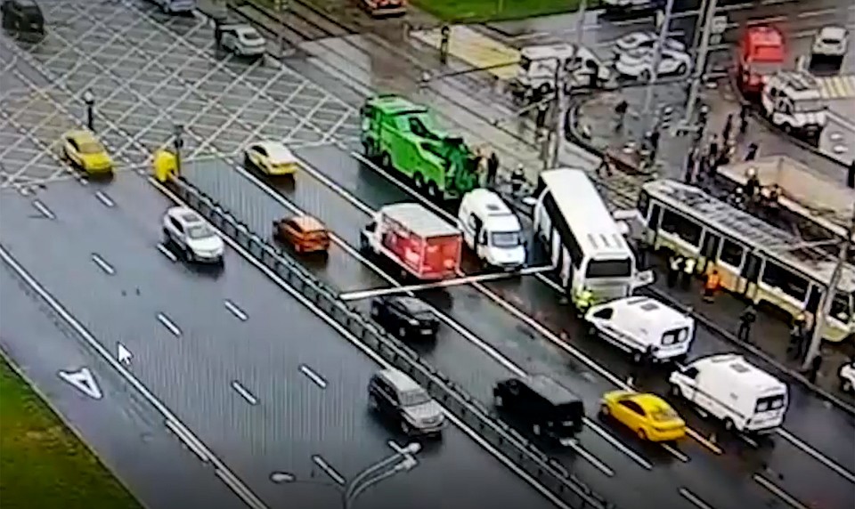 Авария с туристическим автобусом попала на видео. Фото: кадр с видео