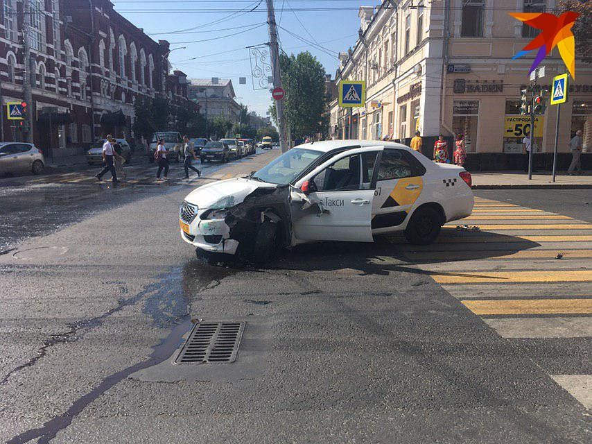 Водитель автобуса заявил, что его подрезало такси