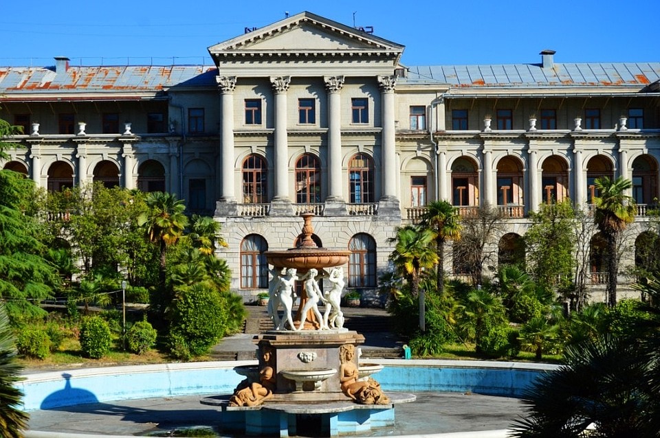 Заброшенный санаторий им. Серго Орджоникидзе в Сочи. Фото: san-ordzhonikidze-sochi.ru