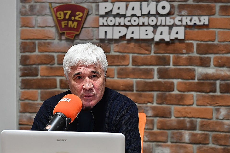 Евгений Ловчев в студии Радио "Комсомольская правда". Фото: Иван МАКЕЕВ