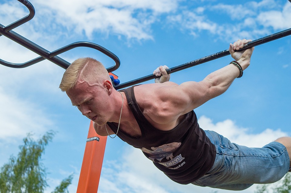Фото: vk.com/pskovworkout. Зрители могут поддержать участников.