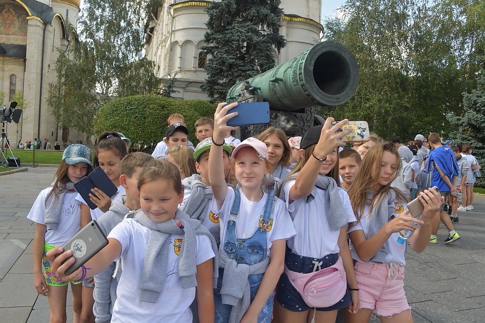 Селфи у Царь-пушки! Фото: Владимир ВЕЛЕНГУРИН