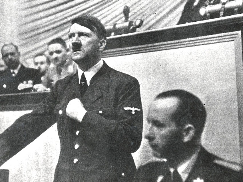 Адольф Гитлер на трибуне Рейхстага, сентябрь 1939 г. Фото: GLOBAL LOOK PRESS