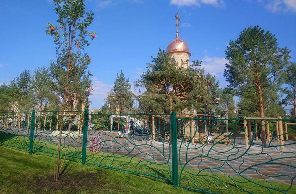 Со стороны школы появилась ограда. Фото: Лариса МАРУЦАК