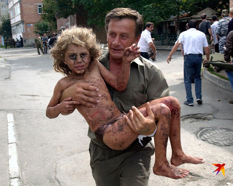 Беслан. Сентябрь 2004 год Фото: Владимир ВЕЛЕНГУРИН