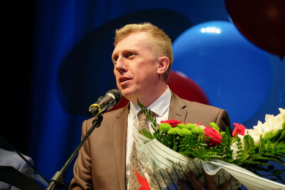 Олег Смешко, ректор СПбУТУиЭ, поздравил новоиспеченных студентов. Фото: Артем КИЛЬКИН
