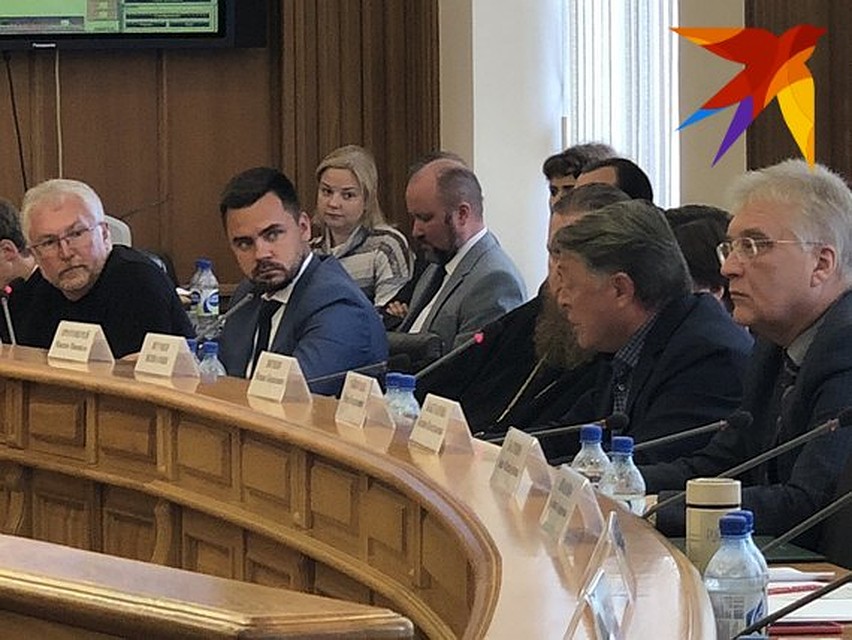На заседании присутствовали депутаты и общественники