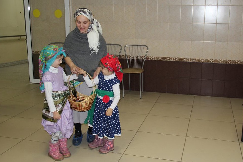 Валентина с дочерьми Фото предоставлено ЧРОО «Солнечный день».