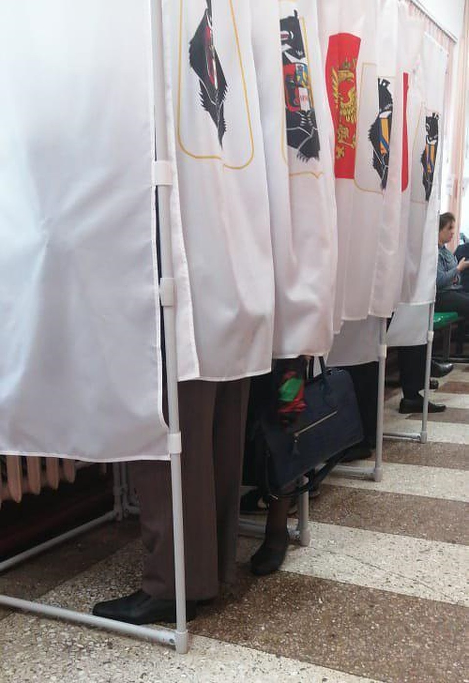 Судя по фото, в кабинке находятся мужчина и женщина. Фото: социальные сети