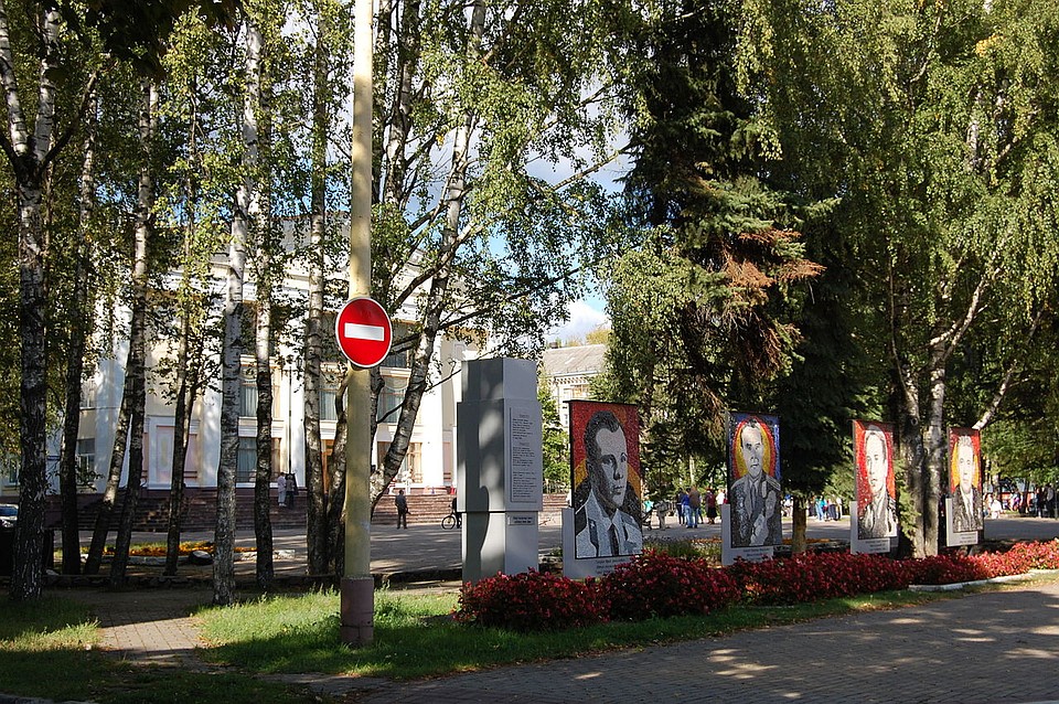 Такие мозаики Нади Леже есть в Дубне (на фото) и в Зембине. Фото: Wikipedia.org